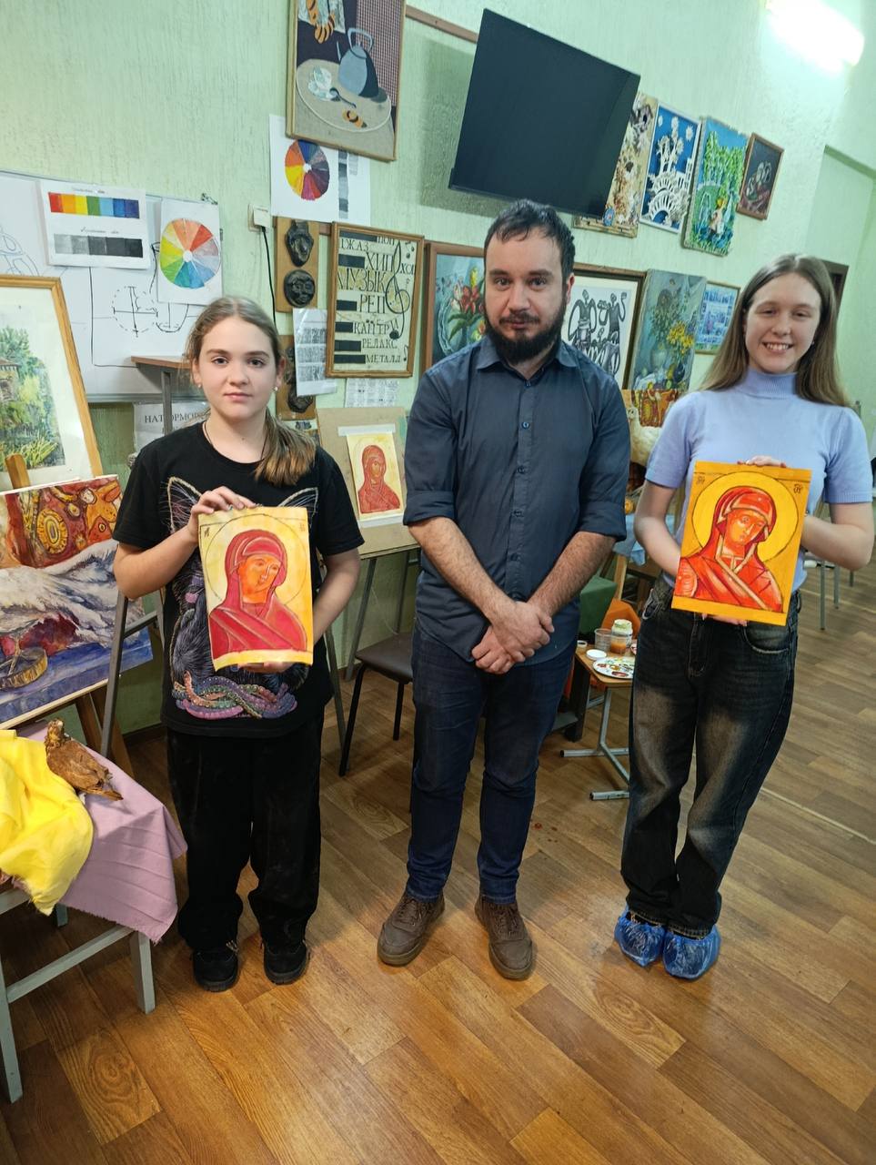 В Перевальской ДШИ прошел мастер-класс художника-иконописца В Перевальской ДШИ прошел мастер-класс художника-иконописца