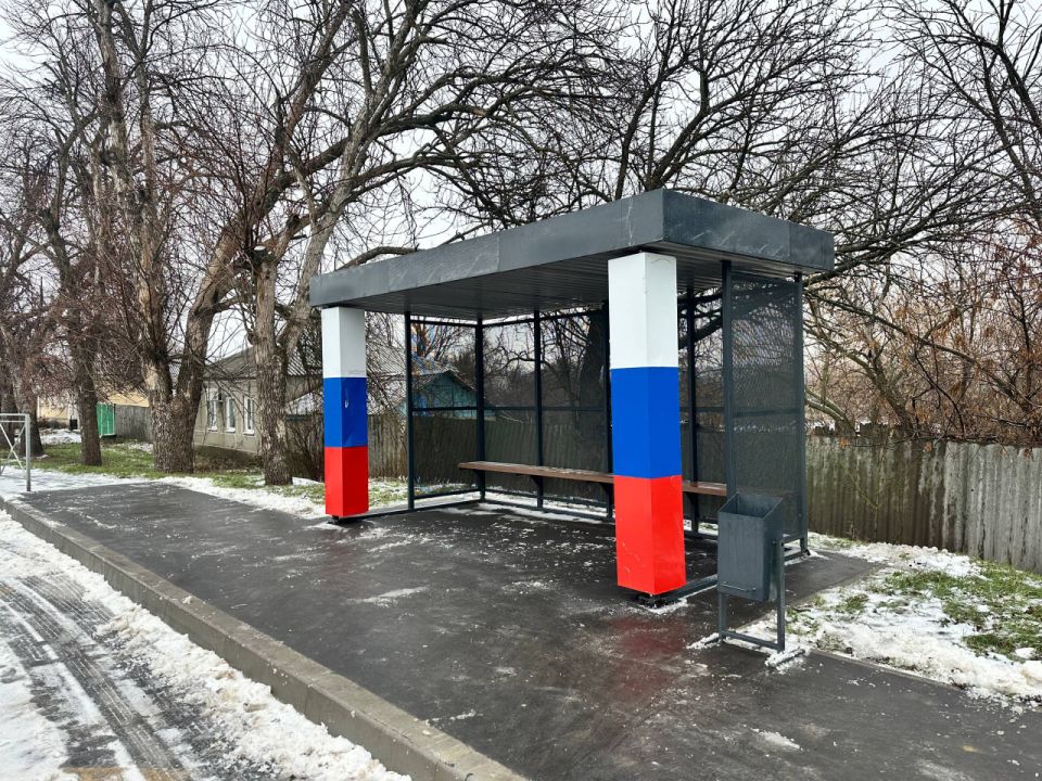 Дорожники региона провели работы по очистке остановочных площадок Дорожники региона провели работы по очистке остановочных площадок