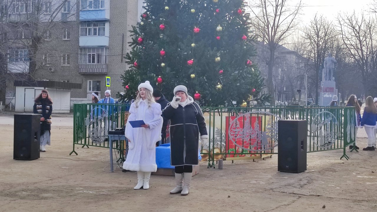 В Молодогвардейске на центральной площади состоялось торжественное закрытие городской Новогодней Ёлки В Молодогвардейске на центральной площади состоялось торжественное закрытие городской Новогодней Ёлки