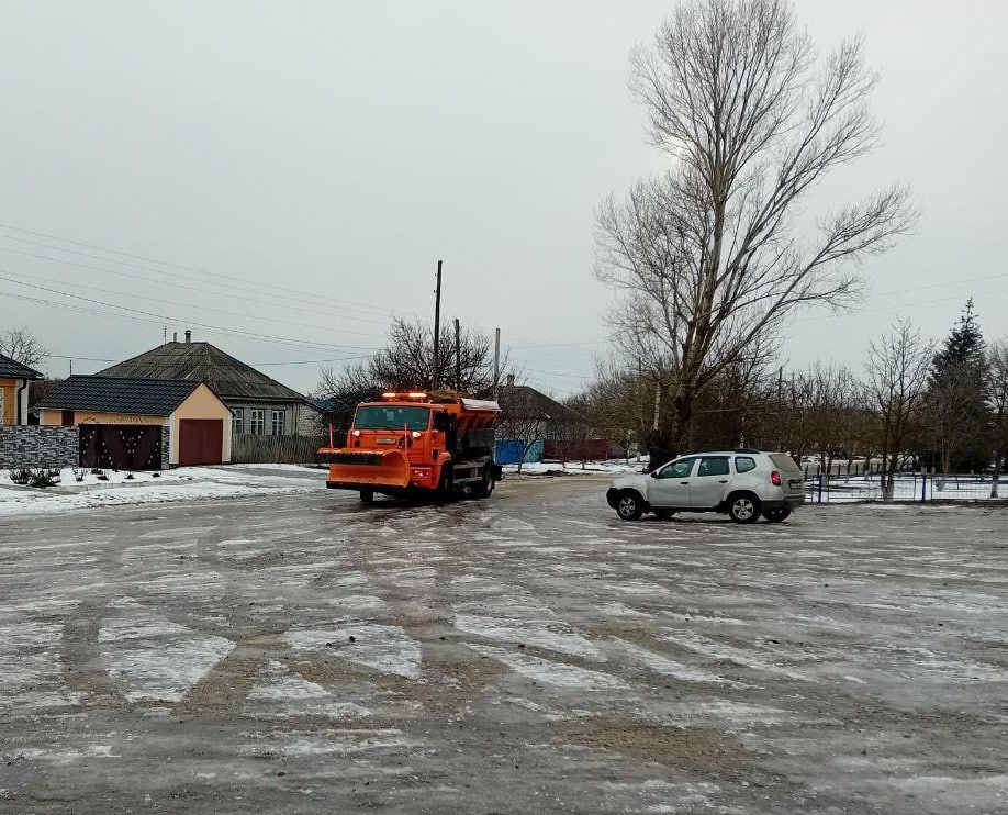 Спецтехника из Ивановской области помогает поддерживать в порядке дороги Марковского округа Спецтехника из Ивановской области помогает поддерживать в порядке дороги Марковского округа