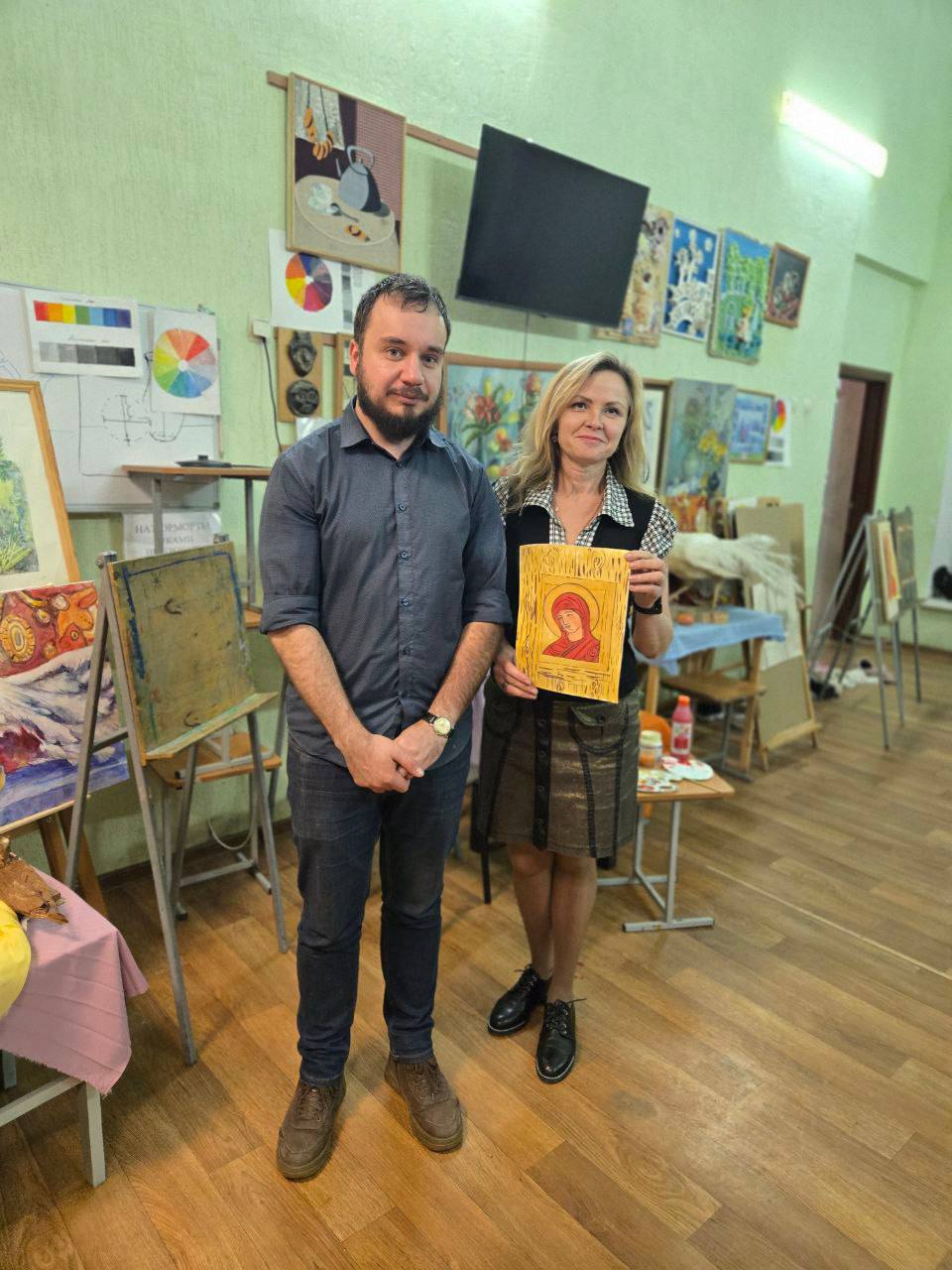 В Перевальской ДШИ прошел мастер-класс художника-иконописца В Перевальской ДШИ прошел мастер-класс художника-иконописца