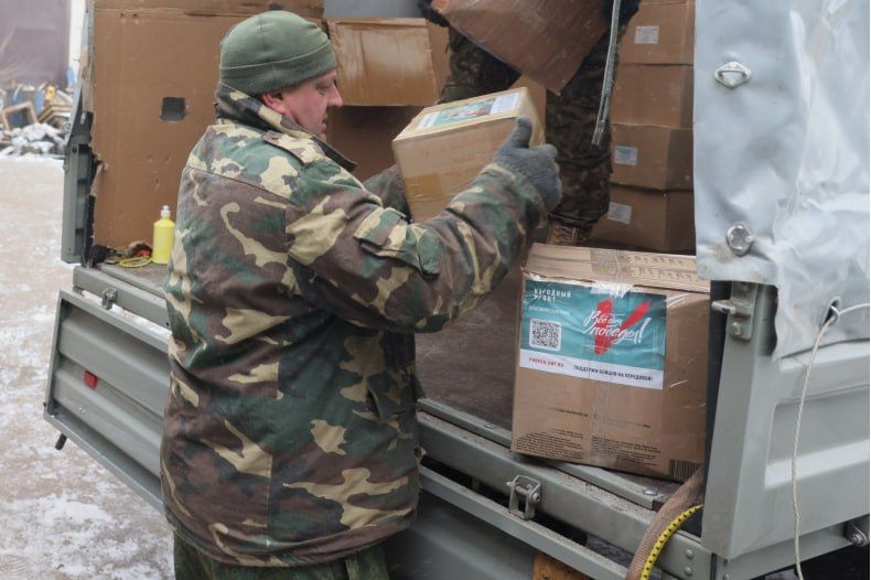 Региональное отделение Народного фронта в Красноярском крае передало очередную партию гумпомощи в подшефный Свердловский округ Региональное отделение Народного фронта в Красноярском крае передало очередную партию гумпомощи в подшефный Свердловский округ