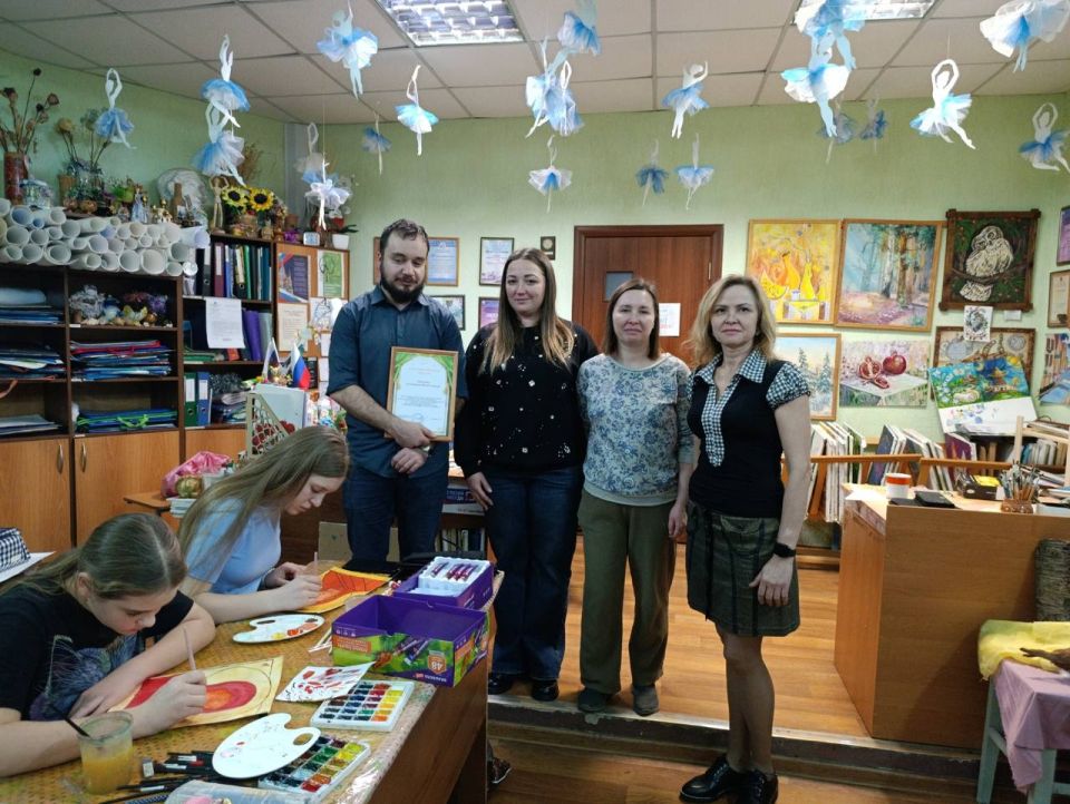 В Перевальской ДШИ прошел мастер-класс художника-иконописца В Перевальской ДШИ прошел мастер-класс художника-иконописца