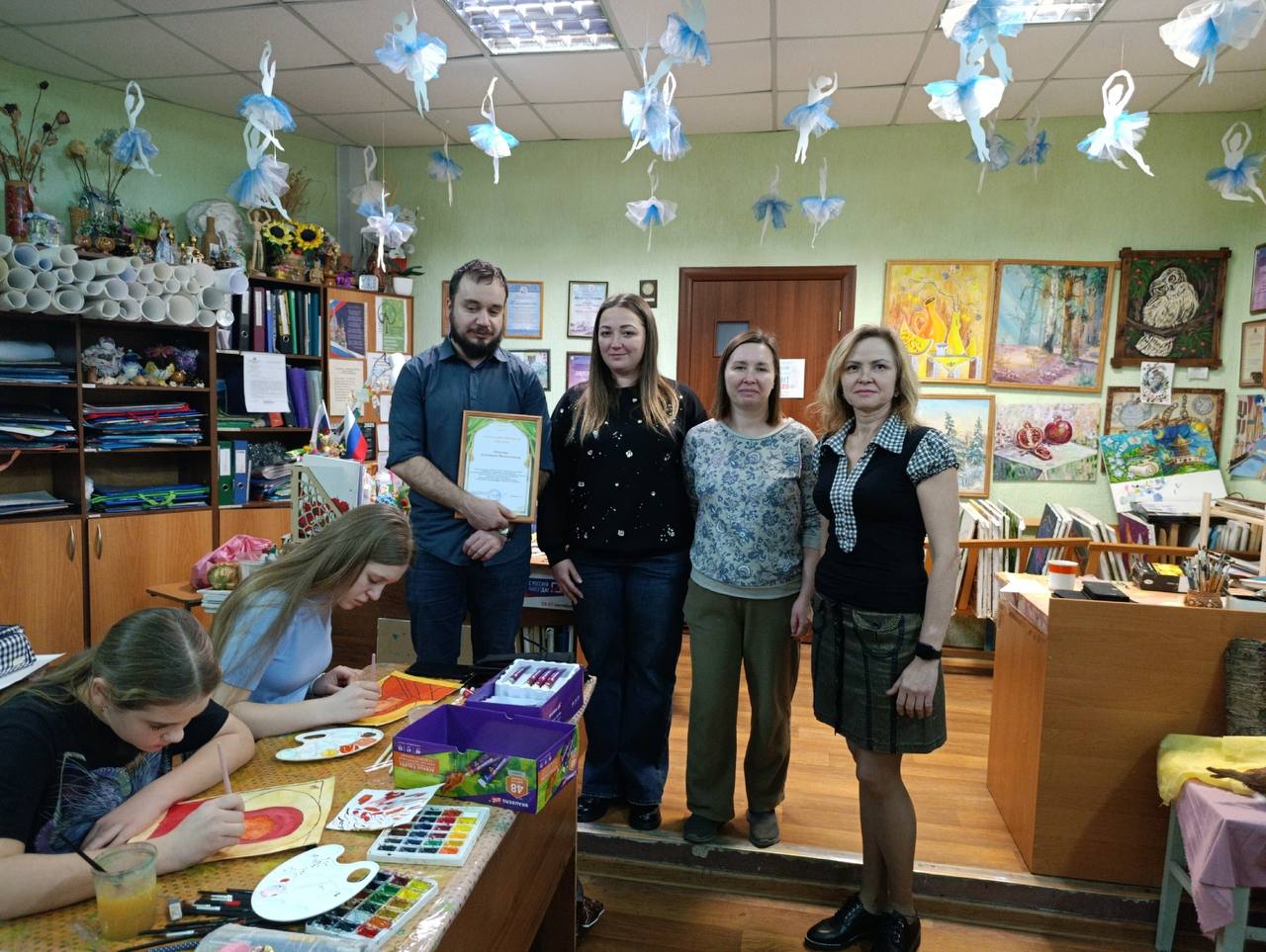 В Перевальской ДШИ прошел мастер-класс художника-иконописца В Перевальской ДШИ прошел мастер-класс художника-иконописца