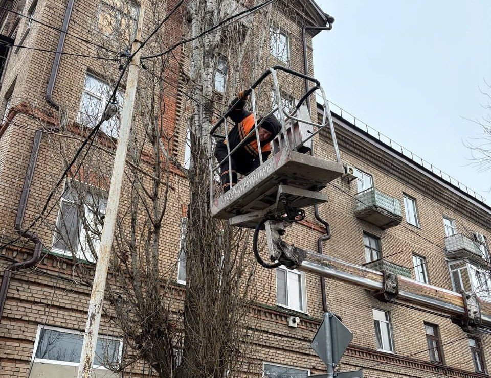 В Молодогвардейске продолжаются работы по благоустройству В Молодогвардейске продолжаются работы по благоустройству