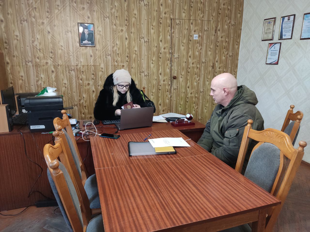 Сегодня в отделе жизнеобеспечения г. Вахрушево состоялся очередной выездной прием мобильного офиса МФЦ ЛНР Сегодня в отделе жизнеобеспечения г. Вахрушево состоялся очередной выездной прием мобильного офиса МФЦ ЛНР