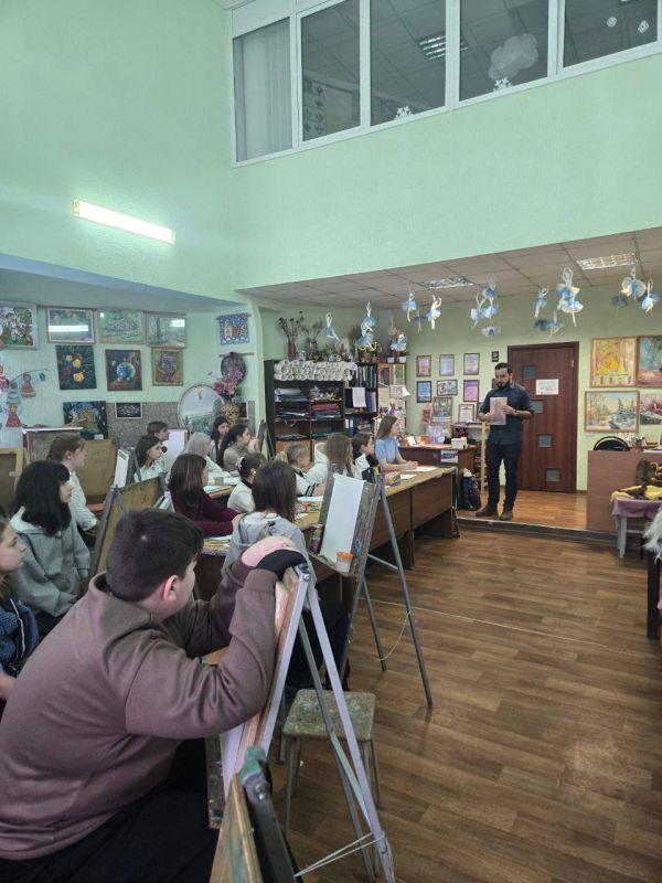 В Перевальской ДШИ прошел мастер-класс художника-иконописца В Перевальской ДШИ прошел мастер-класс художника-иконописца
