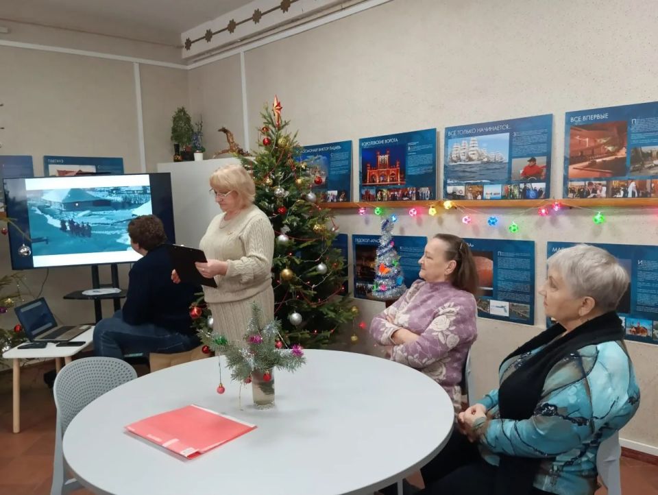 В Кировском историко-художественном музее состоялся час православия на тему «Вот пришло Крещение – праздник очищения», на который были приглашены представители городской ветеранской организации В Кировском историко-художественном музее состоялся час православия на тему «Вот пришло Крещение – праздник очищения», на который были приглашены представители городской ветеранской организации