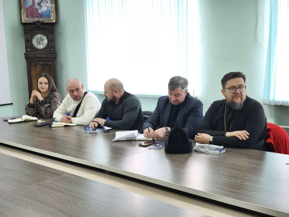 Евгений Морозов: Провел рабочее совещание, посвящённое подготовке и проведению праздника Крещения Господня в Брянке Евгений Морозов: Провел рабочее совещание, посвящённое подготовке и проведению праздника Крещения Господня в Брянке