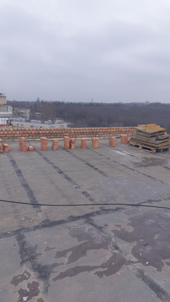 В Краснодоне начался капитальный ремонт кровли по адресу: квартал Лютикова, 32 В Краснодоне начался капитальный ремонт кровли по адресу: квартал Лютикова, 32