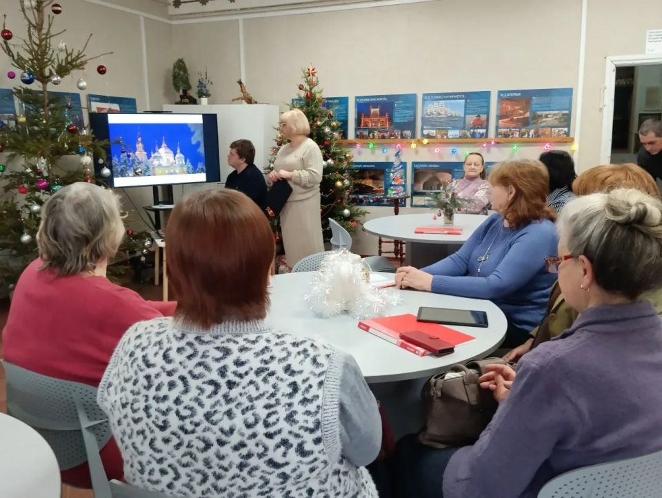 В Кировском историко-художественном музее состоялся час православия на тему «Вот пришло Крещение – праздник очищения», на который были приглашены представители городской ветеранской организации В Кировском историко-художественном музее состоялся час православия на тему «Вот пришло Крещение – праздник очищения», на который были приглашены представители городской ветеранской организации