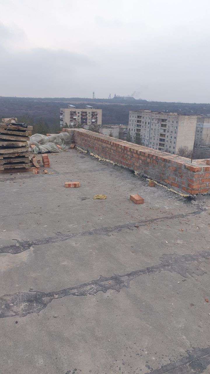 В Краснодоне начался капитальный ремонт кровли по адресу: квартал Лютикова, 32 В Краснодоне начался капитальный ремонт кровли по адресу: квартал Лютикова, 32