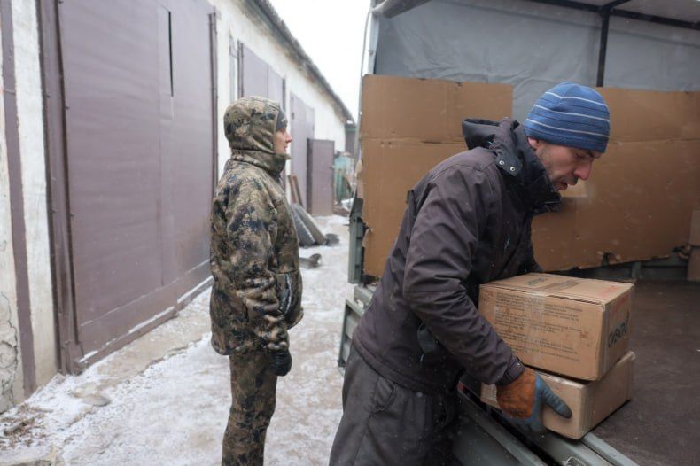 Региональное отделение Народного фронта в Красноярском крае передало очередную партию гумпомощи в подшефный Свердловский округ Региональное отделение Народного фронта в Красноярском крае передало очередную партию гумпомощи в подшефный Свердловский округ