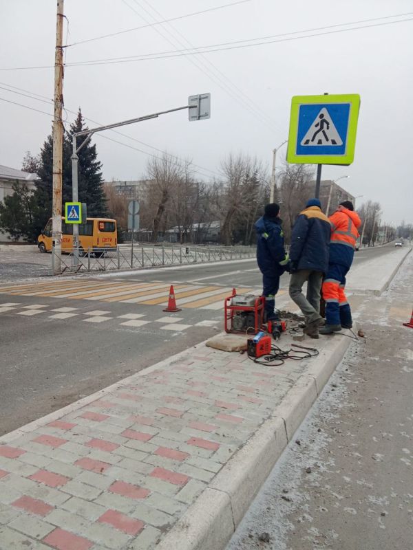Коммунальные службы продолжают работы на территории города! Коммунальные службы продолжают работы на территории города!