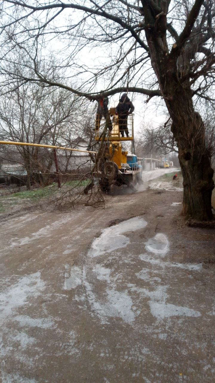 Коммунальные службы продолжают работы на территории города! Коммунальные службы продолжают работы на территории города!