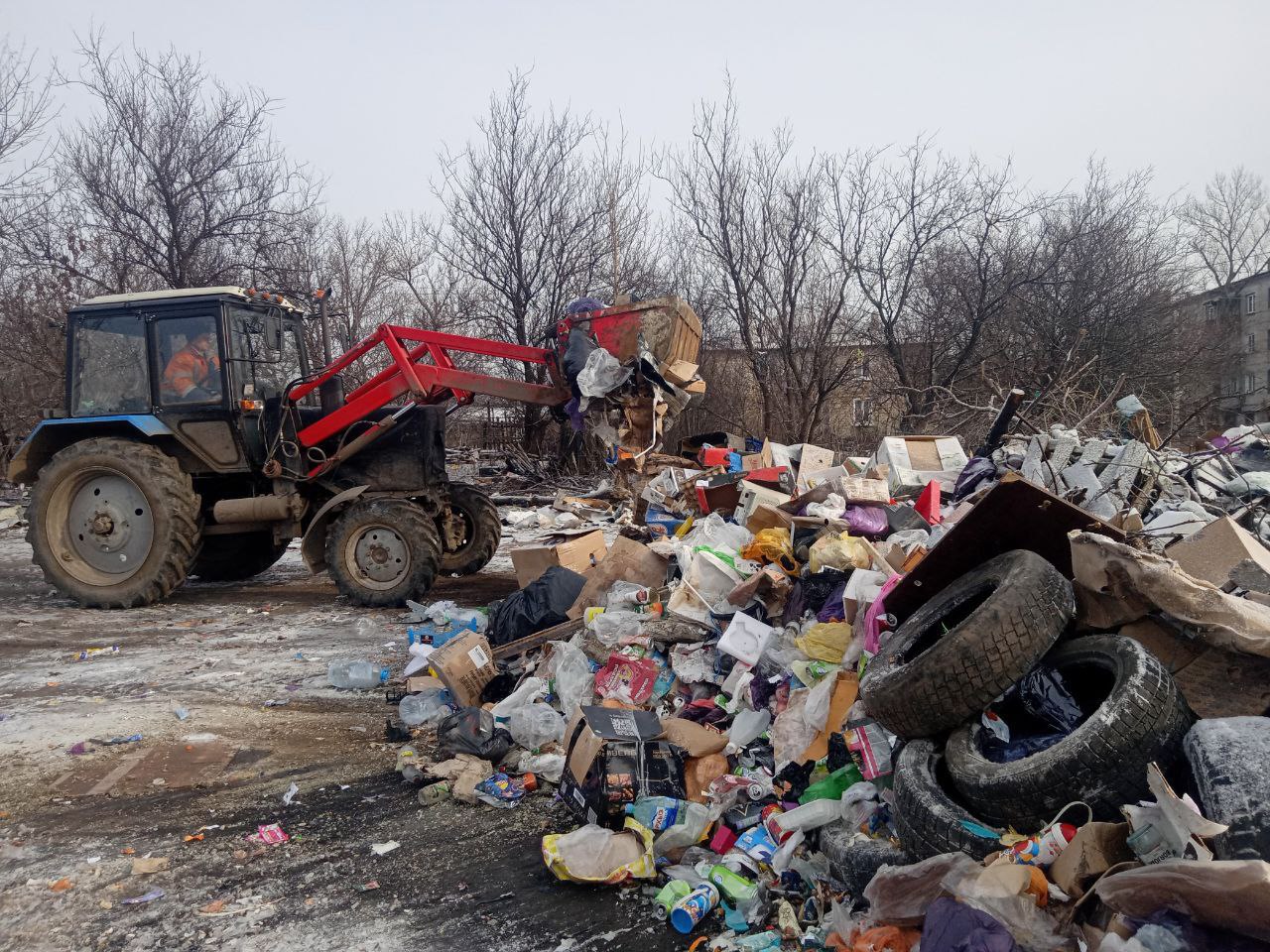 Коммунальные службы продолжают работы на территории города!