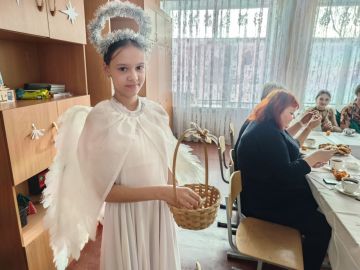 Сегодня в Ясеновской школе № 2 им.Д.В.Лазутина прошли рождественские посиделки