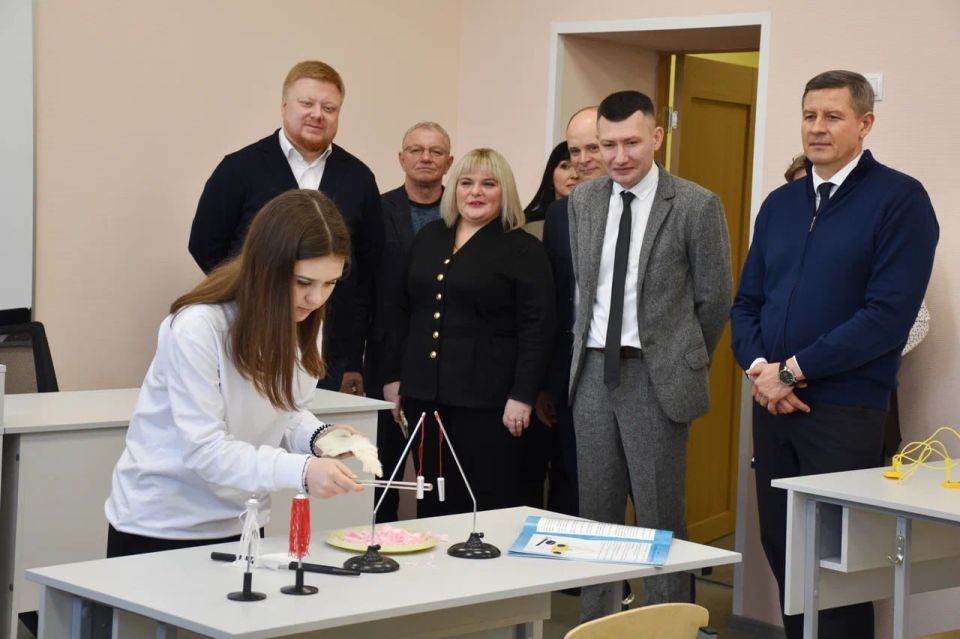 Открыли восстановленное здание школы №7 в Красном Луче Открыли восстановленное здание школы №7 в Красном Луче