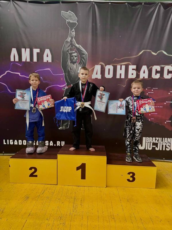 ЛДПР – ЗА РАЗВИТИЕ СПОРТА И СИЛЬНУЮ МОЛОДЕЖЬ ЛДПР – ЗА РАЗВИТИЕ СПОРТА И СИЛЬНУЮ МОЛОДЕЖЬ