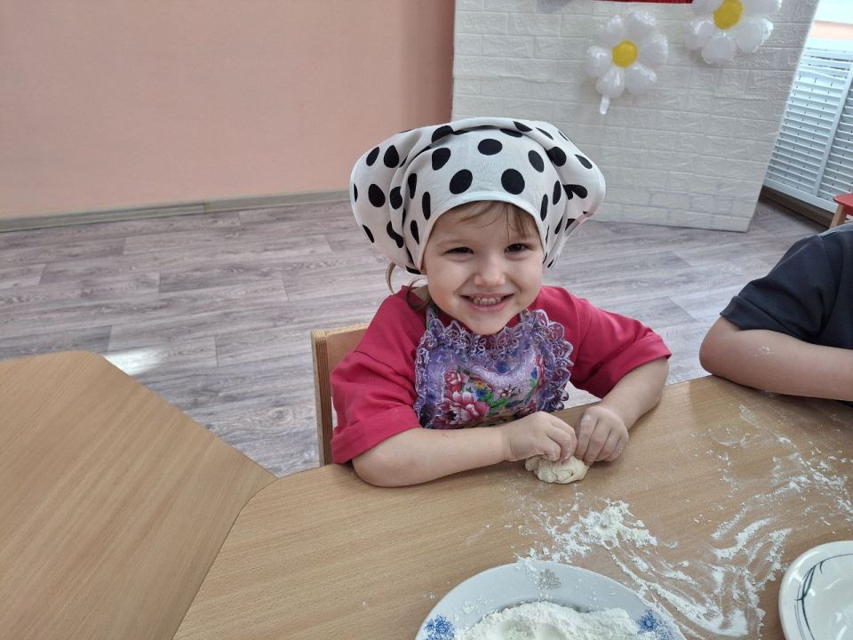 В рамках реализации партийного проекта «Культура малой Родины» активисты партии «Единая Россия» первичного отделения № 7 в селе Городище под руководством Ольги Сухаревской, заведующей детским садом «Вишенка» Беловодского МО... В рамках реализации партийного проекта «Культура малой Родины» активисты партии «Единая Россия» первичного отделения № 7 в селе Городище под руководством Ольги Сухаревской, заведующей детским садом «Вишенка» Беловодского МО...