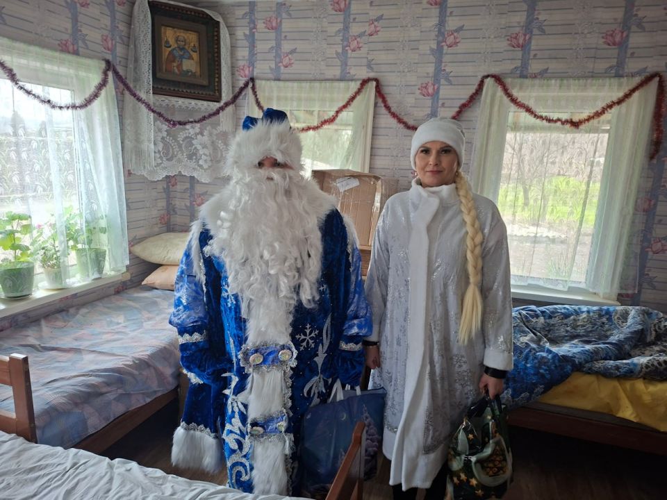 В Городищенском фольклорном центре с давних пор существует традиция в период зимних святок поздравлять постояльцев дома престарелых при храме Успения Пресвятой Богородицы В Городищенском фольклорном центре с давних пор существует традиция в период зимних святок поздравлять постояльцев дома престарелых при храме Успения Пресвятой Богородицы