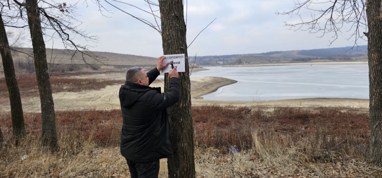 С целью обеспечения безопасности на водных объектах в зимний период сотрудниками отдела жизнеобеспечения г. Вахрушево была проведена беседа с населением о правилах поведения на тонком льду С целью обеспечения безопасности на водных объектах в зимний период сотрудниками отдела жизнеобеспечения г. Вахрушево была проведена беседа с населением о правилах поведения на тонком льду
