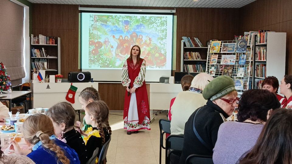 Щедровочка щедровала,. Под оконцем ночевала Щедровочка щедровала,. Под оконцем ночевала