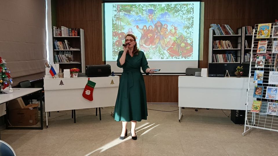 Щедровочка щедровала,. Под оконцем ночевала Щедровочка щедровала,. Под оконцем ночевала