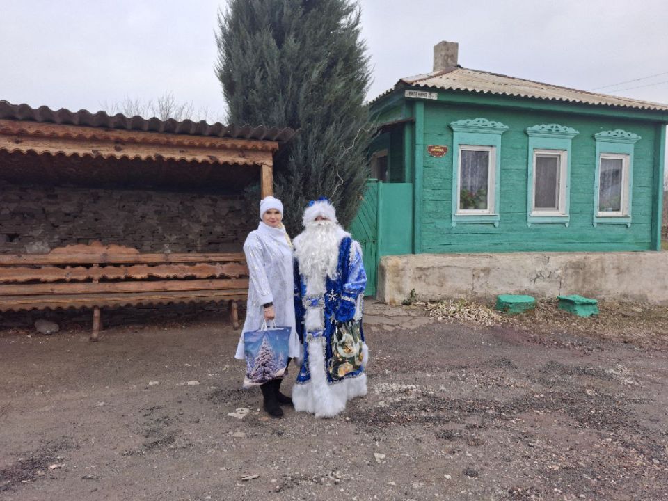 В Городищенском фольклорном центре с давних пор существует традиция в период зимних святок поздравлять постояльцев дома престарелых при храме Успения Пресвятой Богородицы В Городищенском фольклорном центре с давних пор существует традиция в период зимних святок поздравлять постояльцев дома престарелых при храме Успения Пресвятой Богородицы