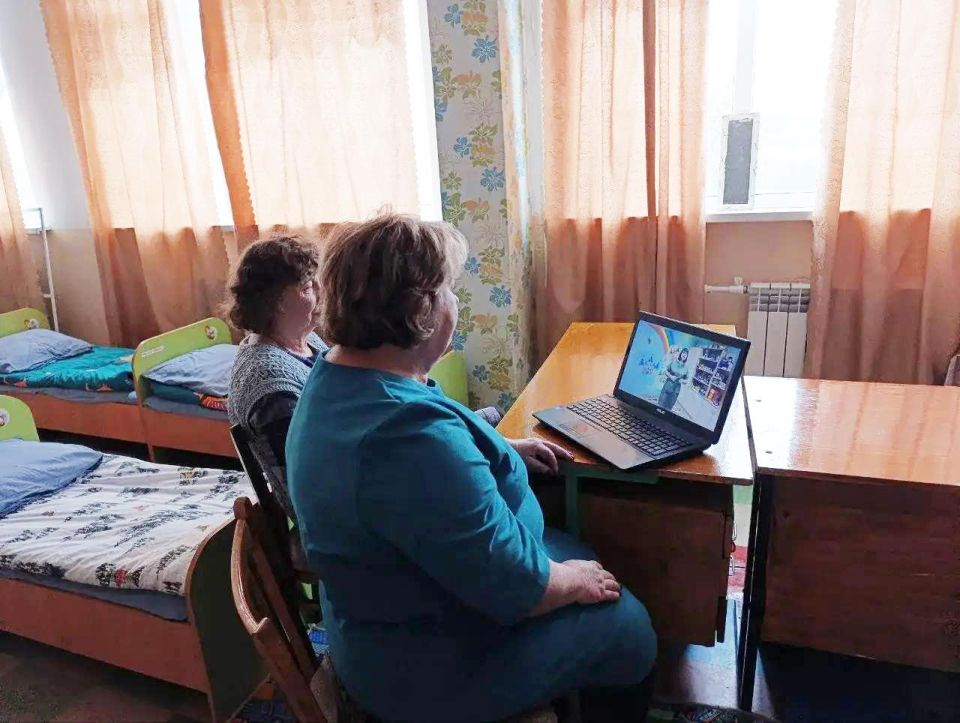 Педагоги Оренбургской области делятся опытом с подшефной школой Перевальского округа Педагоги Оренбургской области делятся опытом с подшефной школой Перевальского округа