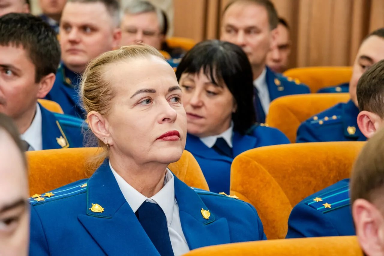 Леонид Пасечник: «Поздравил лично с профессиональным праздником сотрудников органов прокуратуры и вручил лучшим заслуженные награды» Леонид Пасечник: «Поздравил лично с профессиональным праздником сотрудников органов прокуратуры и вручил лучшим заслуженные награды»