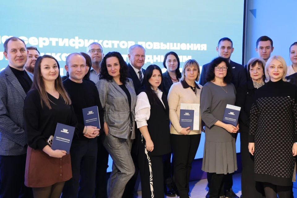 Специалисты Луганского центра медицины катастроф получили удостоверения проекта «Лидерство в медицине» Специалисты Луганского центра медицины катастроф получили удостоверения проекта «Лидерство в медицине»