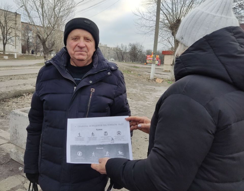 С целью обеспечения безопасности на водных объектах в зимний период сотрудниками отдела жизнеобеспечения г. Вахрушево была проведена беседа с населением о правилах поведения на тонком льду С целью обеспечения безопасности на водных объектах в зимний период сотрудниками отдела жизнеобеспечения г. Вахрушево была проведена беседа с населением о правилах поведения на тонком льду