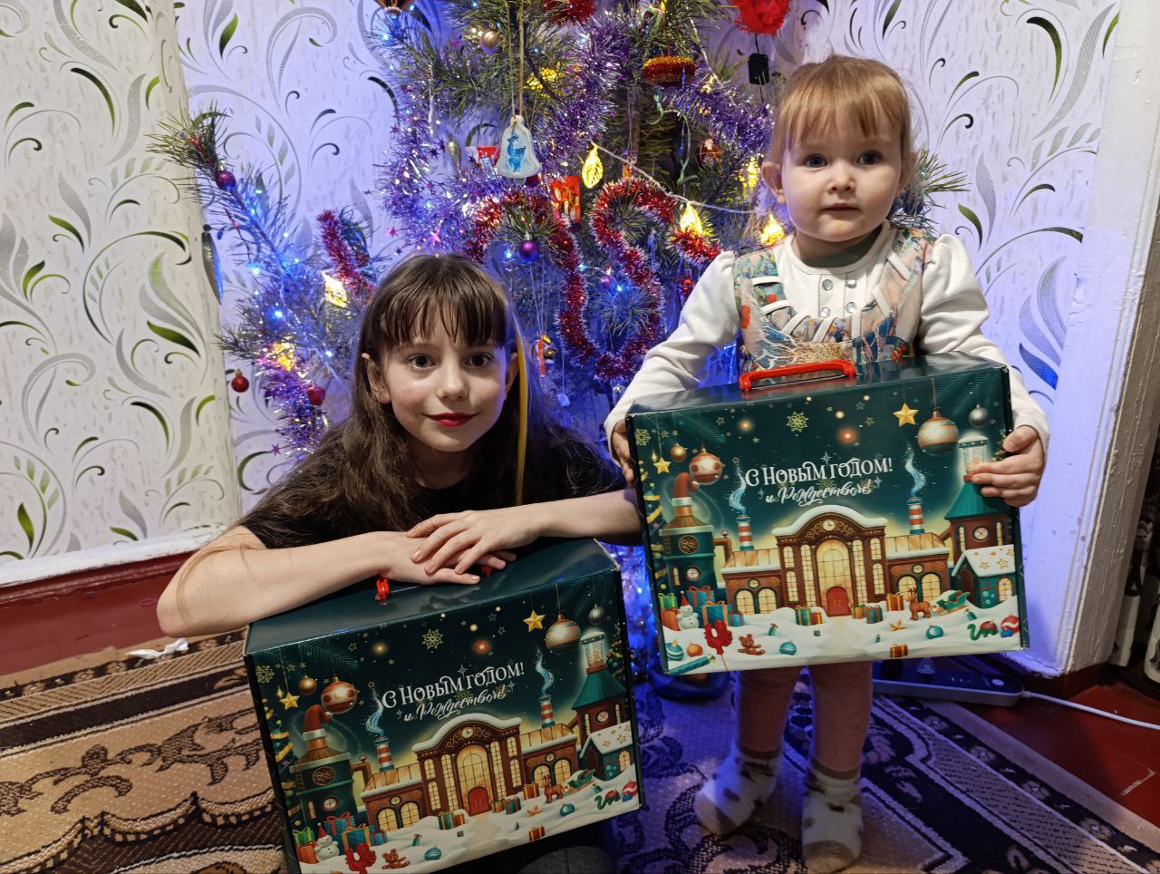 «Единая Россия» продолжает поздравлять юных жителей ЛНР с новогодними праздниками «Единая Россия» продолжает поздравлять юных жителей ЛНР с новогодними праздниками