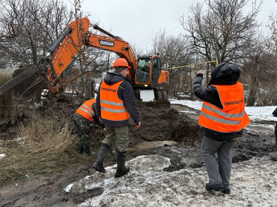 В Суходольске ведутся сварочные работы на участке водовода диаметром 400 мм В Суходольске ведутся сварочные работы на участке водовода диаметром 400 мм