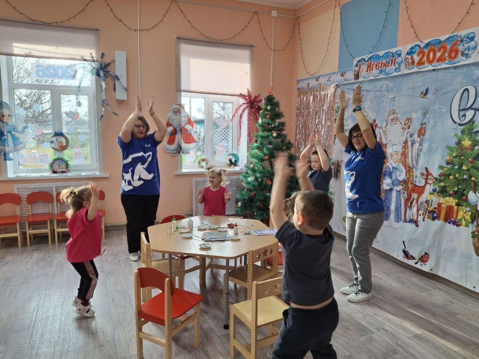 В рамках реализации партийного проекта «Культура малой Родины» активисты партии «Единая Россия» первичного отделения № 7 в селе Городище под руководством Ольги Сухаревской, заведующей детским садом «Вишенка» Беловодского МО... В рамках реализации партийного проекта «Культура малой Родины» активисты партии «Единая Россия» первичного отделения № 7 в селе Городище под руководством Ольги Сухаревской, заведующей детским садом «Вишенка» Беловодского МО...