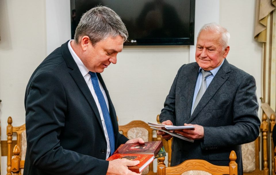 Глава ЛНР Леонид Пасечник пообщался с представителями ведущих СМИ Луганщины Глава ЛНР Леонид Пасечник пообщался с представителями ведущих СМИ Луганщины