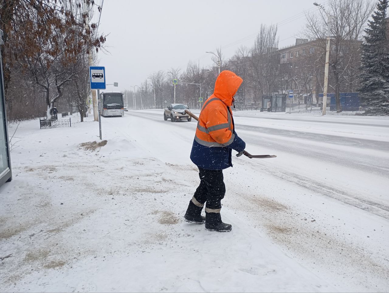 Снег прибавил работы коммунальщикам Снег прибавил работы коммунальщикам