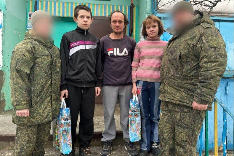 В Свердловске продолжают дарить детям надежду и веру в добро В Свердловске продолжают дарить детям надежду и веру в добро