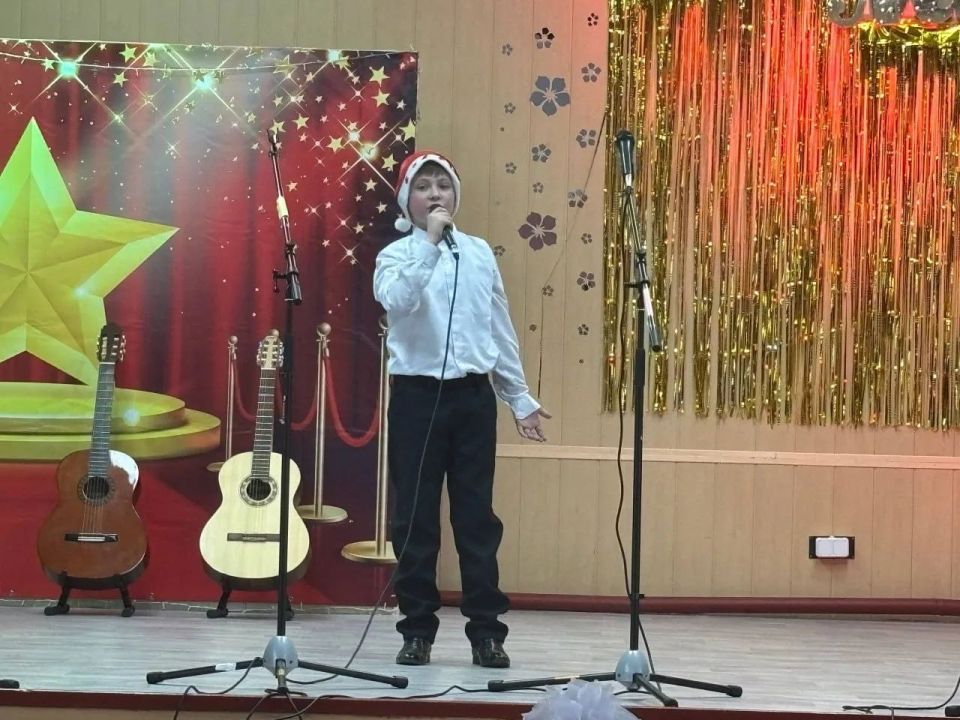 15 января в большом зале Краснолучской детской музыкальной школы прошёл праздничный концерт «Свет Рождественской звезды», посвящённый Рождеству Христову 15 января в большом зале Краснолучской детской музыкальной школы прошёл праздничный концерт «Свет Рождественской звезды», посвящённый Рождеству Христову