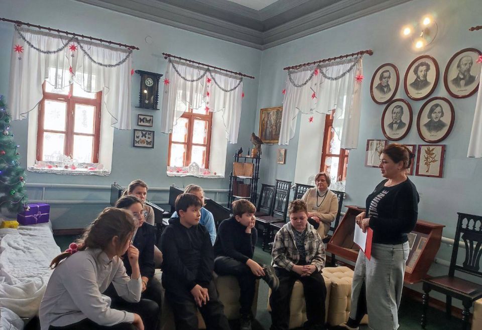 В музее Гринченко прошел урок-реквием "Живые голоса "Молодой гвардии" В музее Гринченко прошел урок-реквием "Живые голоса "Молодой гвардии"