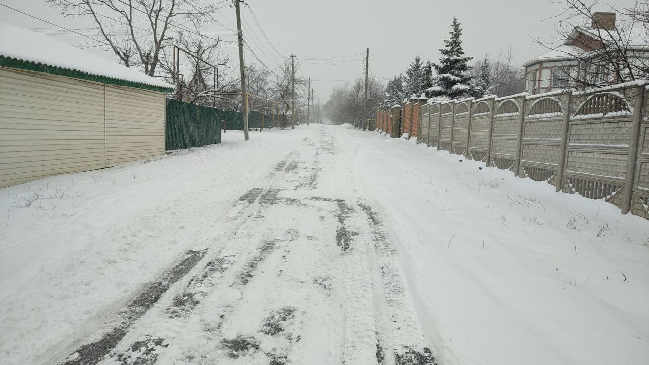 Интенсивная работа по расчистке улично-дорожной сети в поселках продолжается Интенсивная работа по расчистке улично-дорожной сети в поселках продолжается