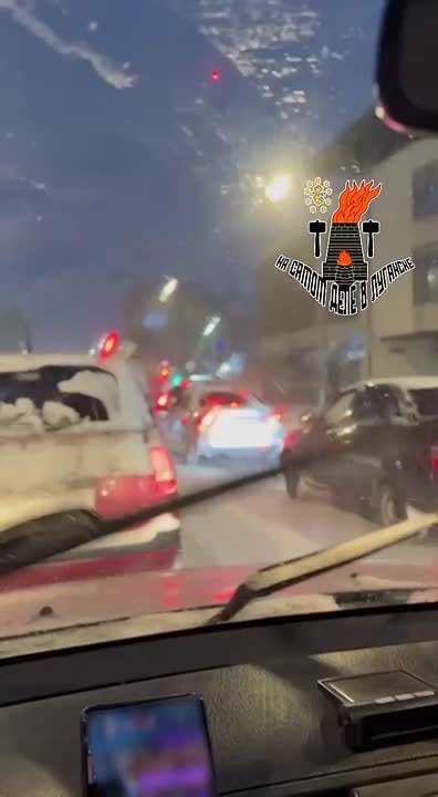 В ЛНР дорожные службы перешли на усиленный режим работы из-за продолжительного снегопада