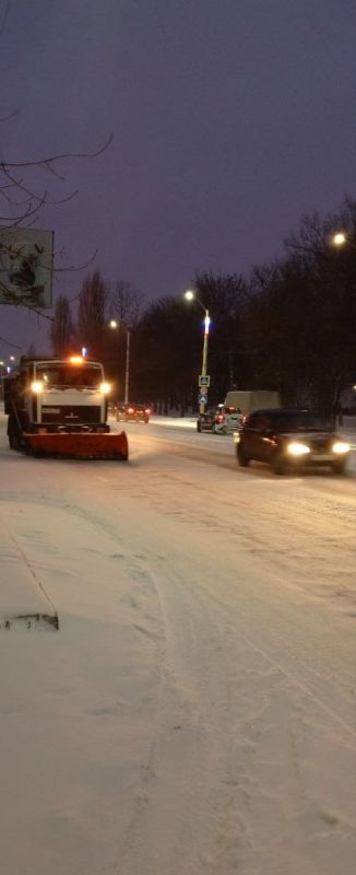 Снег прибавил работы коммунальщикам Снег прибавил работы коммунальщикам