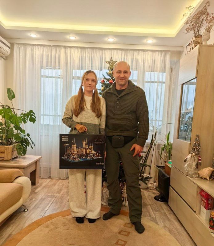 Артём Жога: Завершил марафон вручения подарков детям из благотворительной акции "Ёлка желаний"