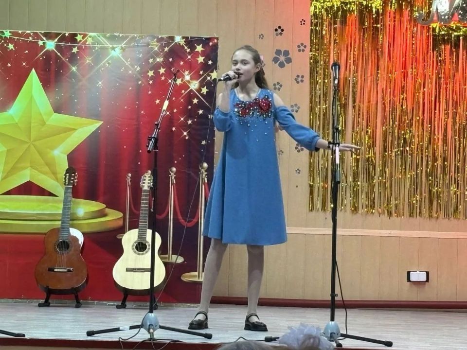 15 января в большом зале Краснолучской детской музыкальной школы прошёл праздничный концерт «Свет Рождественской звезды», посвящённый Рождеству Христову 15 января в большом зале Краснолучской детской музыкальной школы прошёл праздничный концерт «Свет Рождественской звезды», посвящённый Рождеству Христову