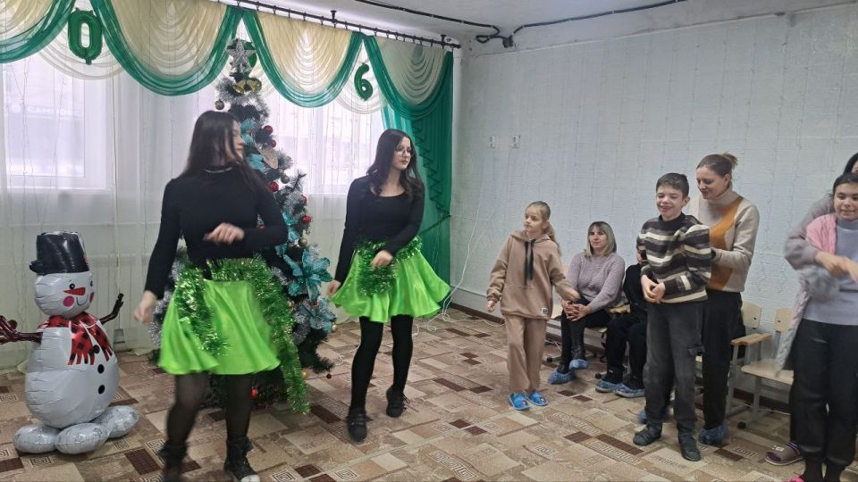 15 января труженики Ровеньковской гимназии имени писателя Н.Трублаини под руководством советника директора по воспитанию Чередниченко Ю.Л. показали волшебное театральное представление для воспитанников ГКУ ЛНР... 15 января труженики Ровеньковской гимназии имени писателя Н.Трублаини под руководством советника директора по воспитанию Чередниченко Ю.Л. показали волшебное театральное представление для воспитанников ГКУ ЛНР...