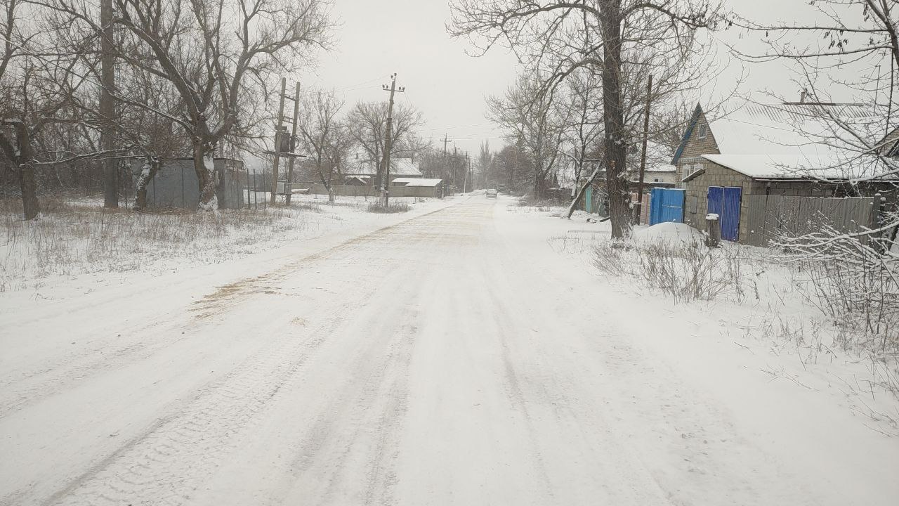 Интенсивная работа по расчистке улично-дорожной сети в поселках продолжается Интенсивная работа по расчистке улично-дорожной сети в поселках продолжается