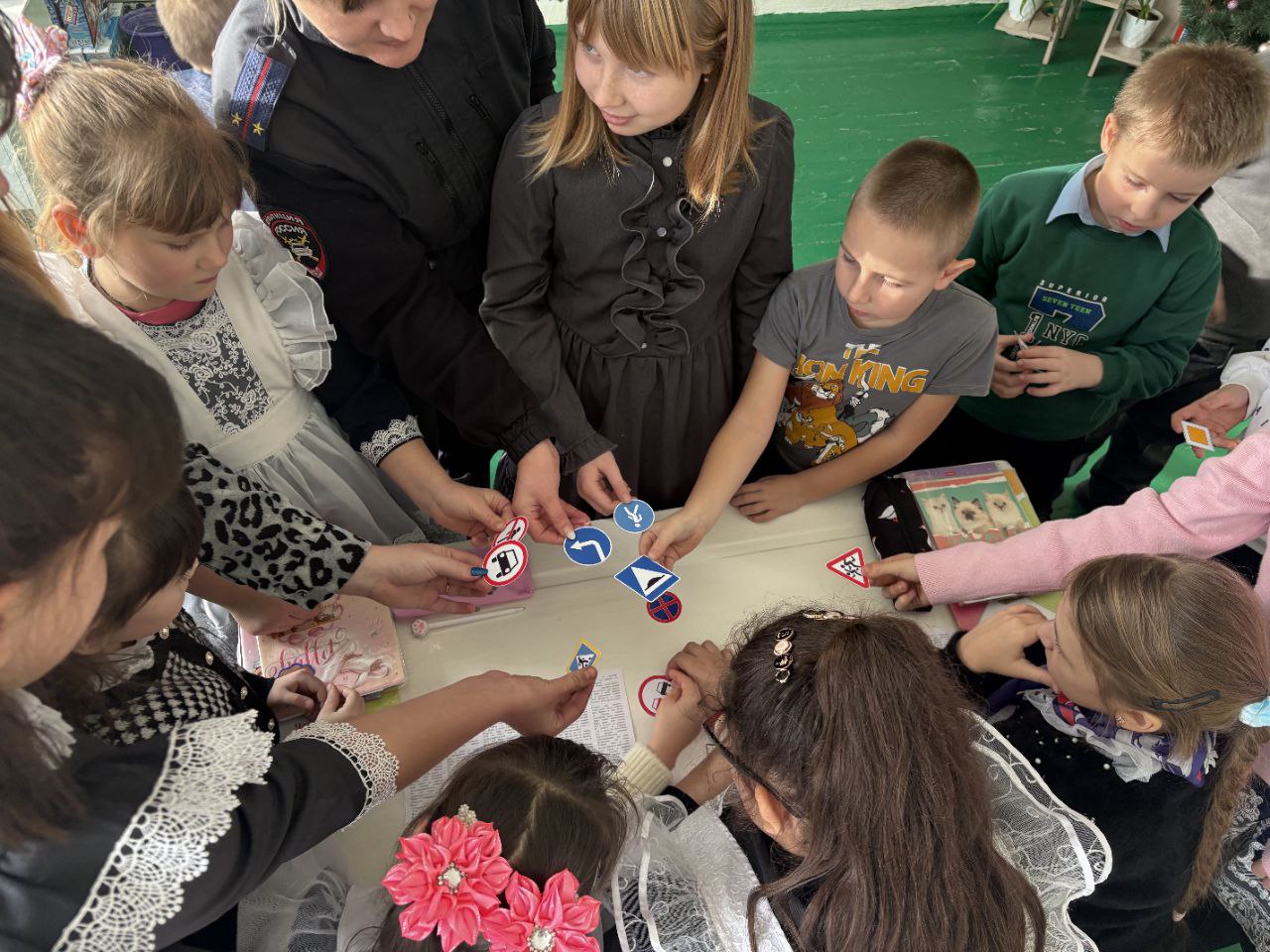 Сотрудники ОГИБДД ОМВД «Антрацитовский» посетили четыре школы муниципального округа Сотрудники ОГИБДД ОМВД «Антрацитовский» посетили четыре школы муниципального округа