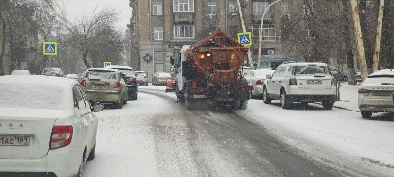12 единиц дорожной техники работает на улицах города 12 единиц дорожной техники работает на улицах города